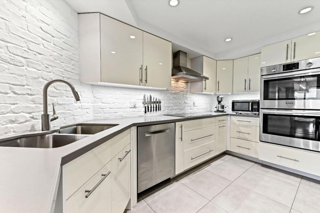 2425 Presidential Way, Unit 1806, West Palm Beach, FL 33401 Photo