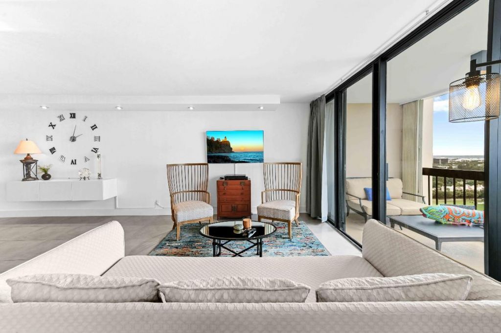 2425 Presidential Way, Unit 1806, West Palm Beach, FL 33401 Photo