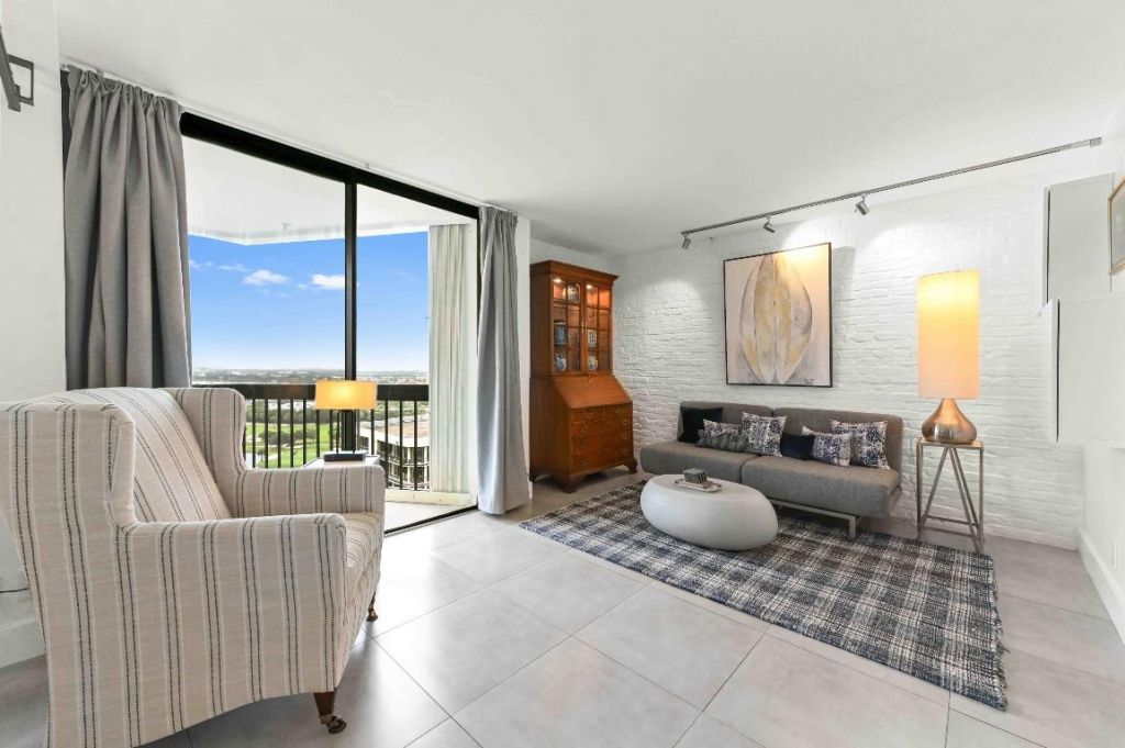 2425 Presidential Way, Unit 1806, West Palm Beach, FL 33401 Photo