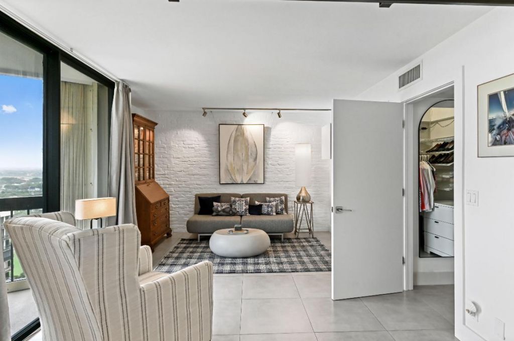 2425 Presidential Way, Unit 1806, West Palm Beach, FL 33401 Photo