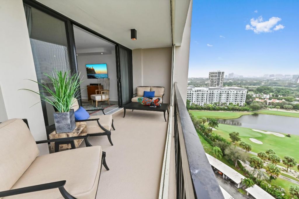 2425 Presidential Way, Unit 1806, West Palm Beach, FL 33401 Photo