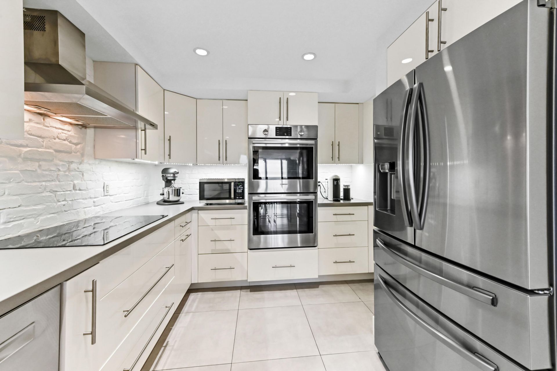 2425 Presidential Way, Unit 1806, West Palm Beach, FL 33401 Photo