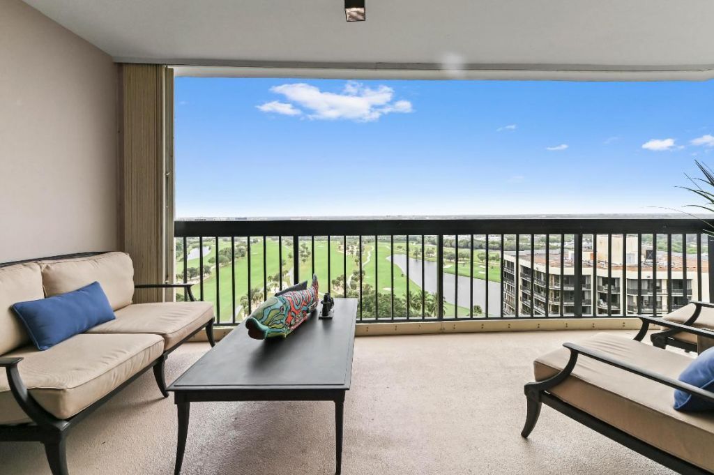 2425 Presidential Way, Unit 1806, West Palm Beach, FL 33401 Photo