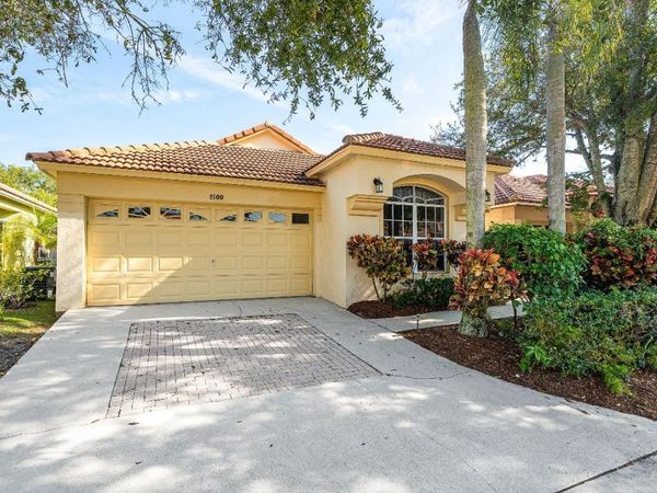2100 Bonisle Circle, Riviera Beach, FL 33418
