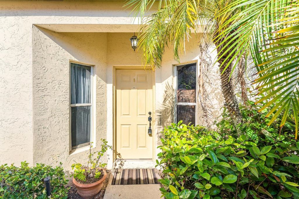 2100 Bonisle Circle, Riviera Beach, FL 33418 Photo