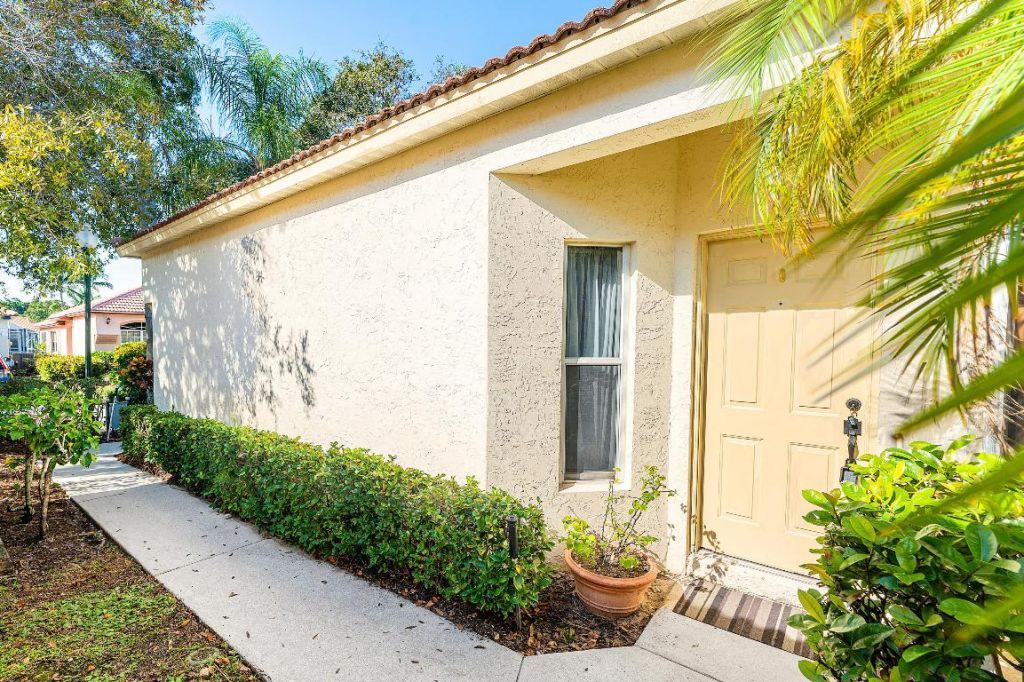 2100 Bonisle Circle, Riviera Beach, FL 33418 Photo