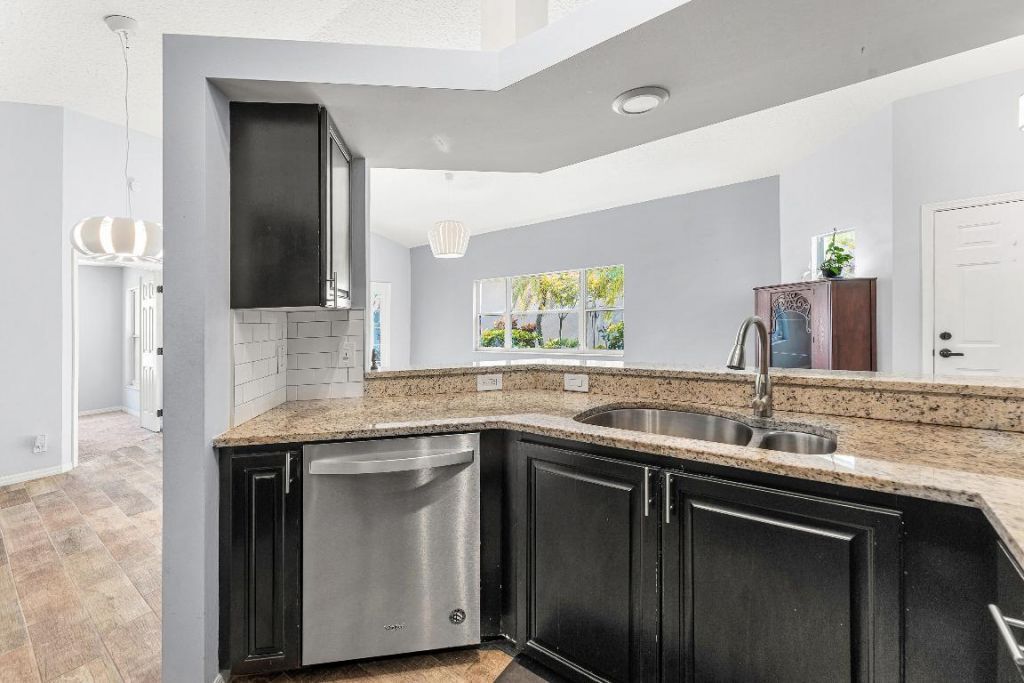 2100 Bonisle Circle, Riviera Beach, FL 33418 Photo