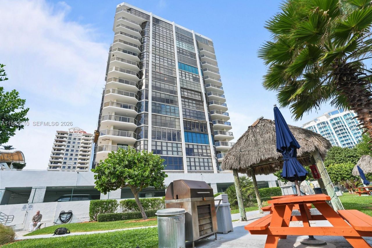 6423 Collins Ave, Unit 1005, Miami Beach, FL 33141 Photo