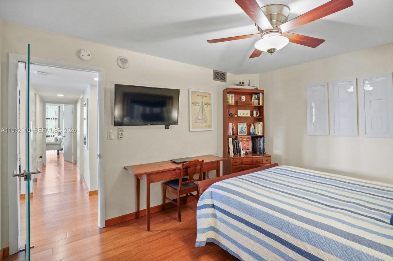 6423 Collins Ave, Unit 1005, Miami Beach, FL 33141 Photo