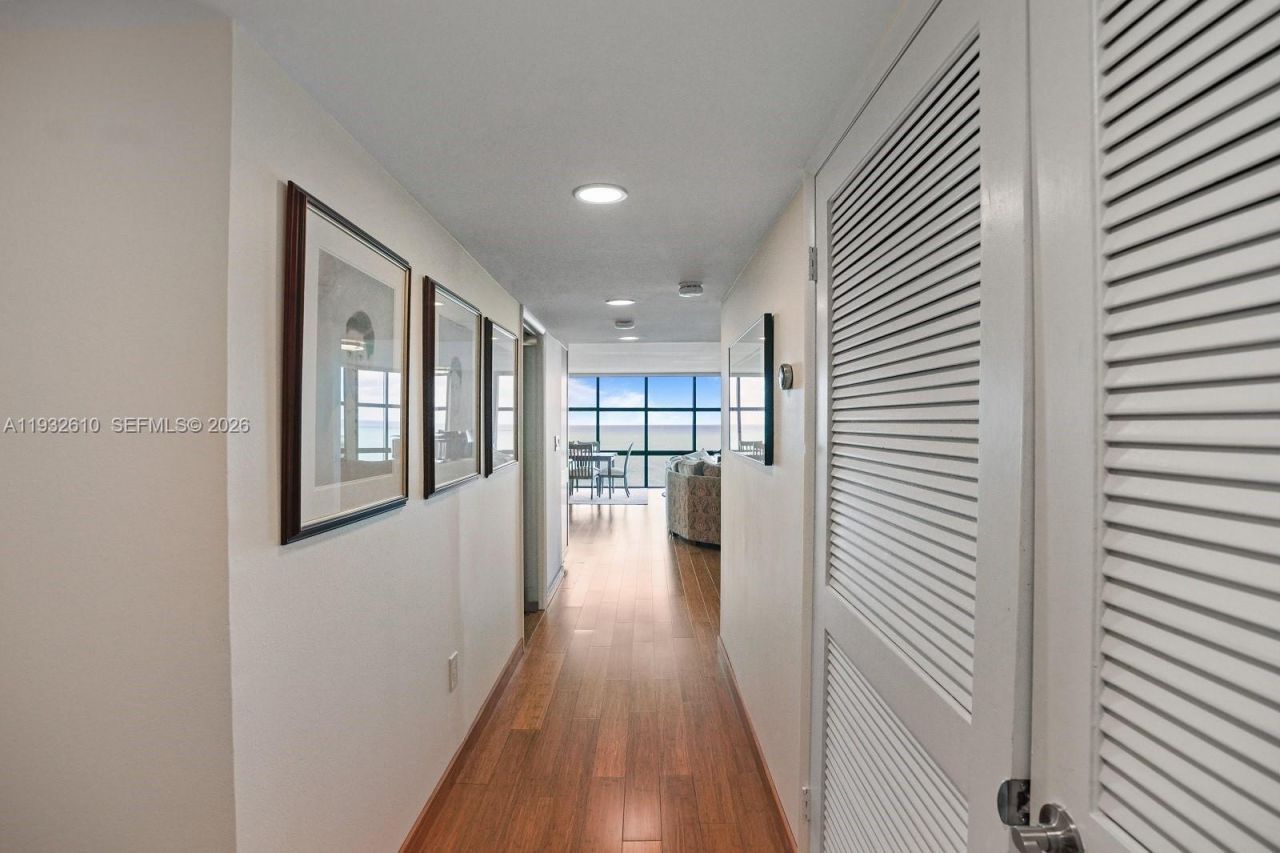 6423 Collins Ave, Unit 1005, Miami Beach, FL 33141 Photo