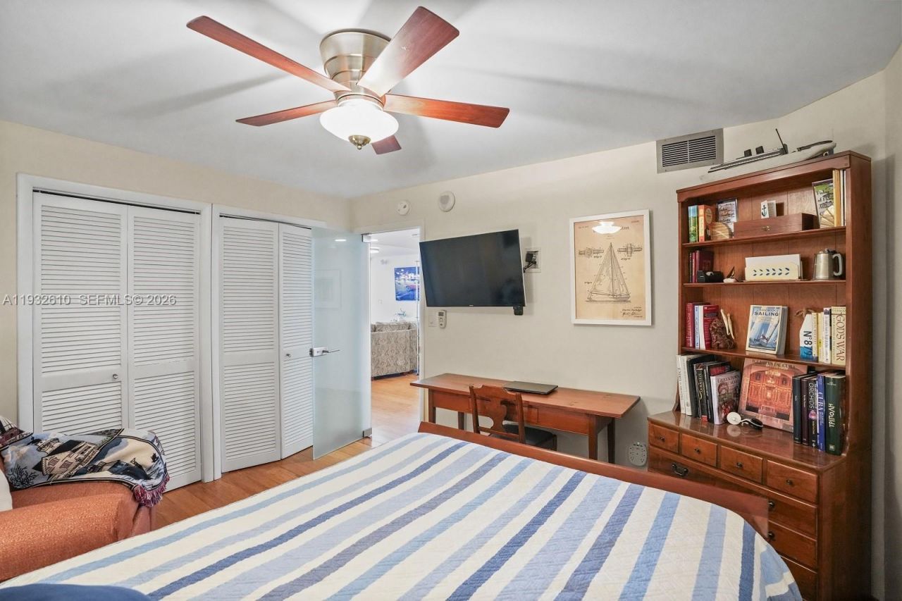 6423 Collins Ave, Unit 1005, Miami Beach, FL 33141 Photo