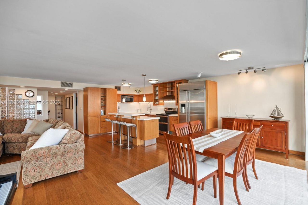 6423 Collins Ave, Unit 1005, Miami Beach, FL 33141 Photo