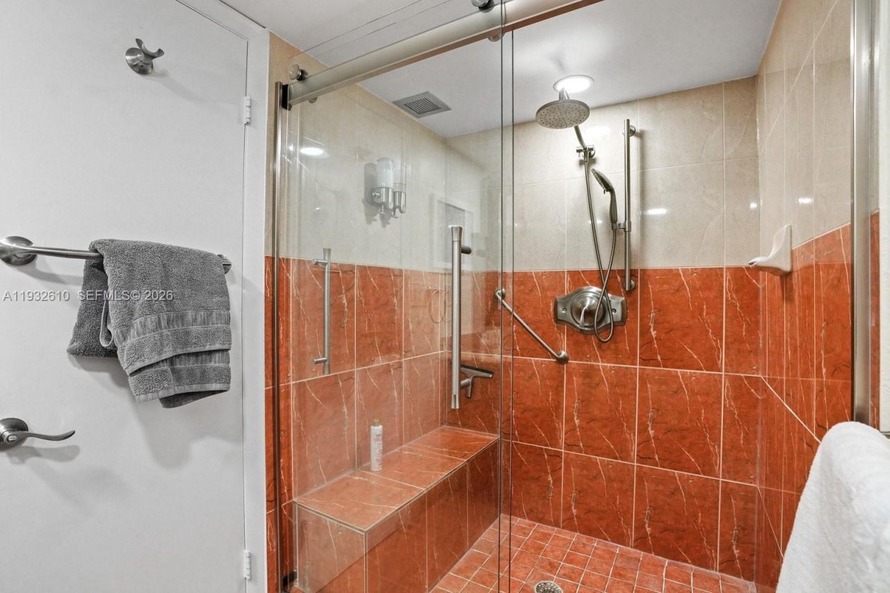 6423 Collins Ave, Unit 1005, Miami Beach, FL 33141 Photo