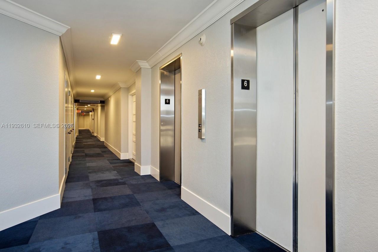 6423 Collins Ave, Unit 1005, Miami Beach, FL 33141 Photo