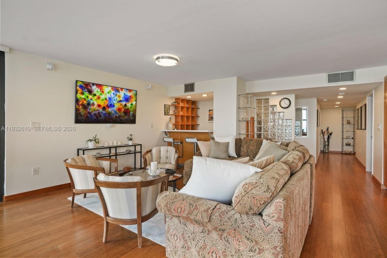 6423 Collins Ave, Unit 1005, Miami Beach, FL 33141 Photo