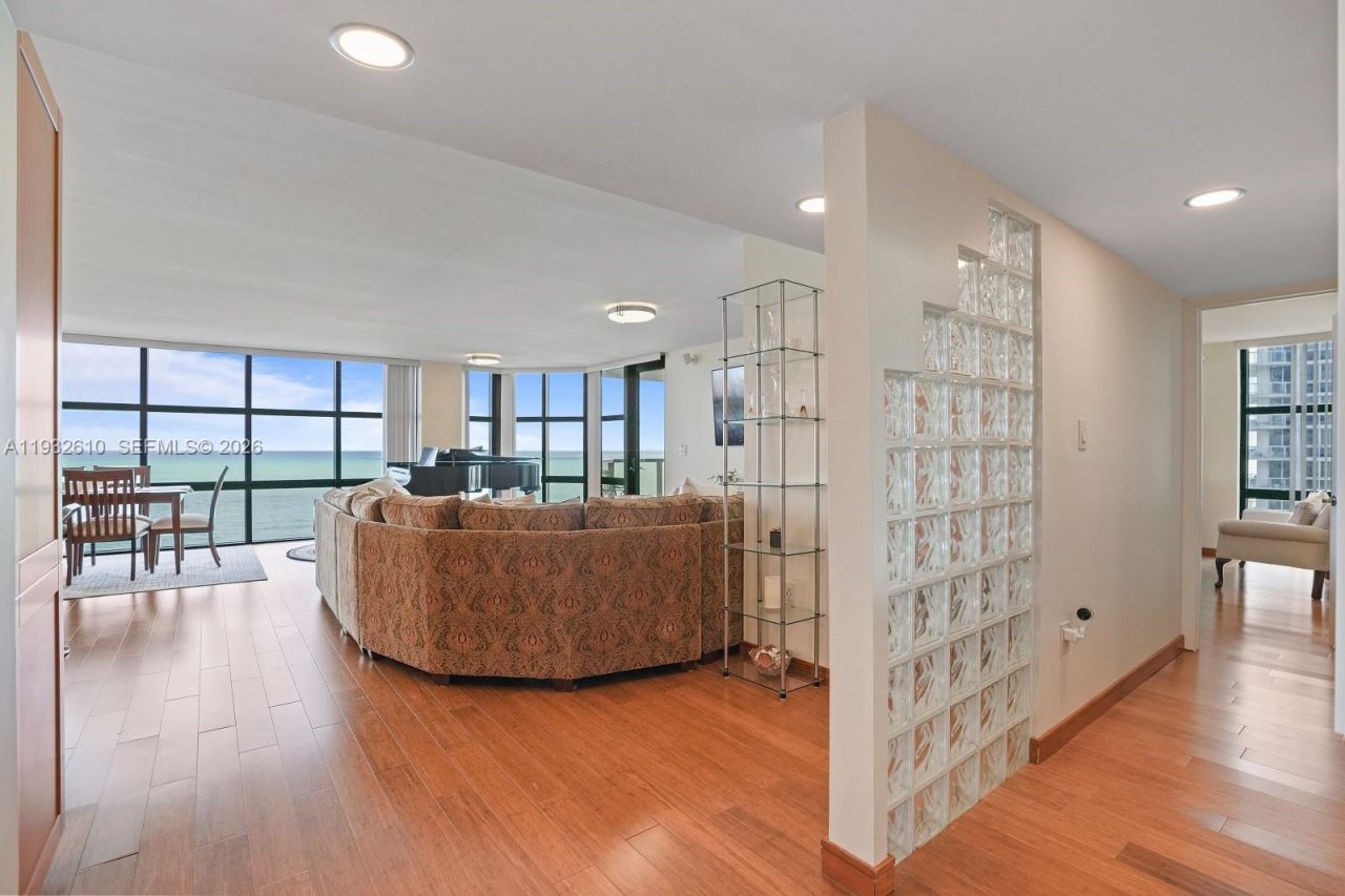 6423 Collins Ave, Unit 1005, Miami Beach, FL 33141 Photo