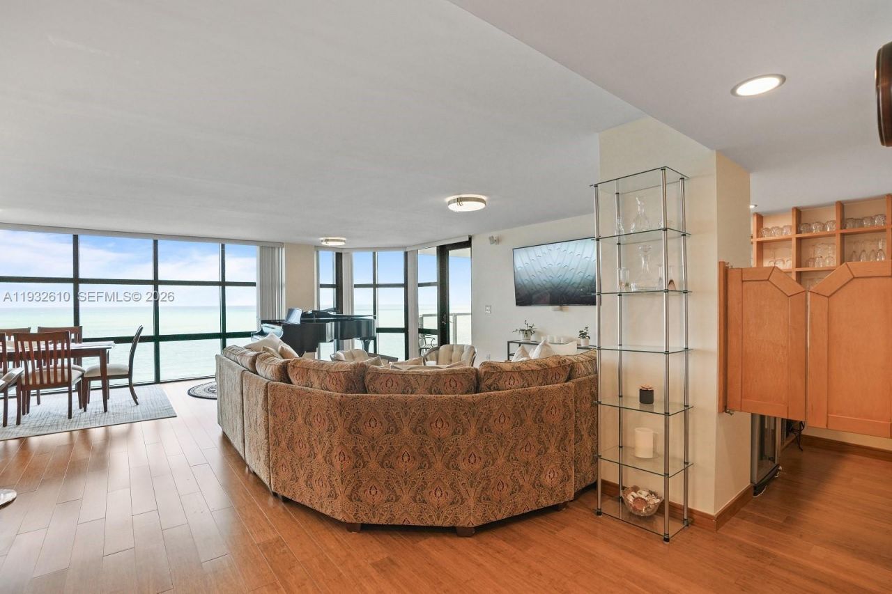 6423 Collins Ave, Unit 1005, Miami Beach, FL 33141 Photo
