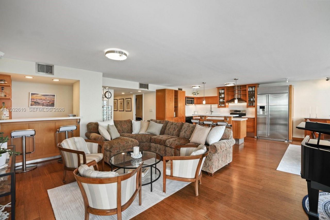 6423 Collins Ave, Unit 1005, Miami Beach, FL 33141 Photo