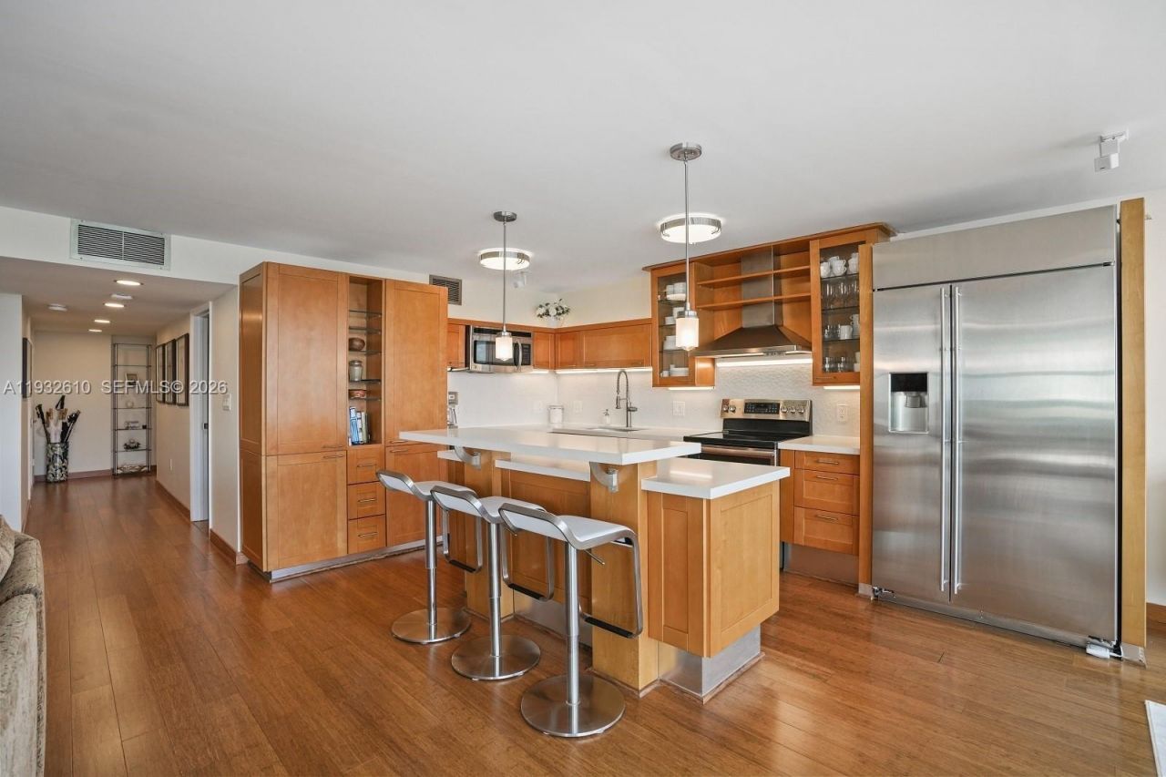 6423 Collins Ave, Unit 1005, Miami Beach, FL 33141 Photo