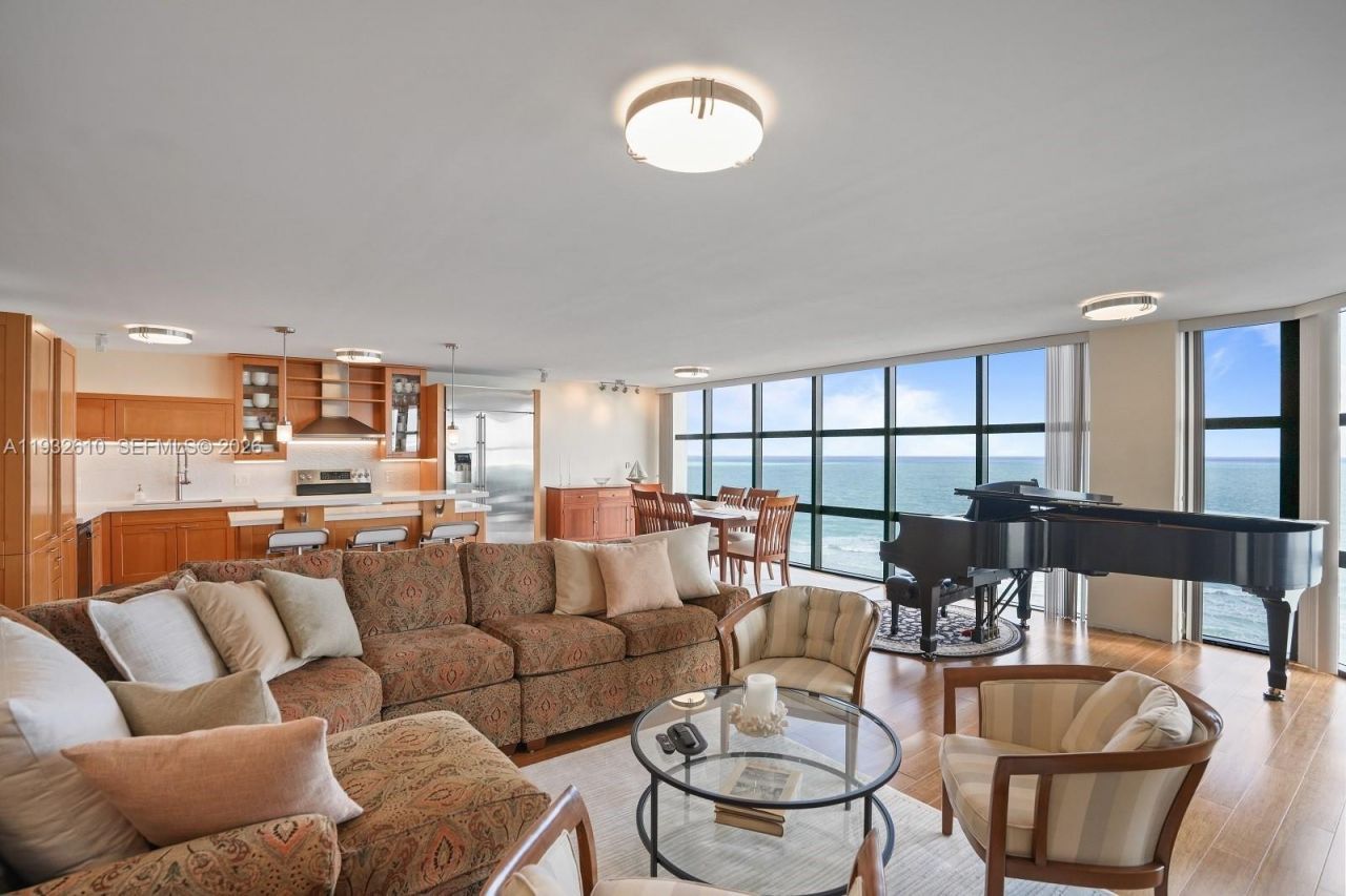 6423 Collins Ave, Unit 1005, Miami Beach, FL 33141 Photo