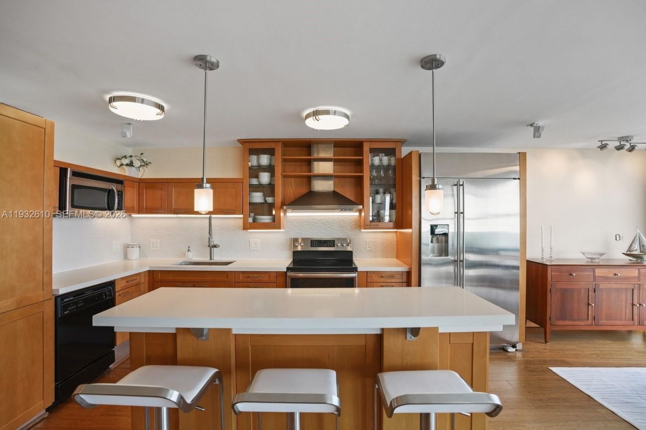 6423 Collins Ave, Unit 1005, Miami Beach, FL 33141 Photo