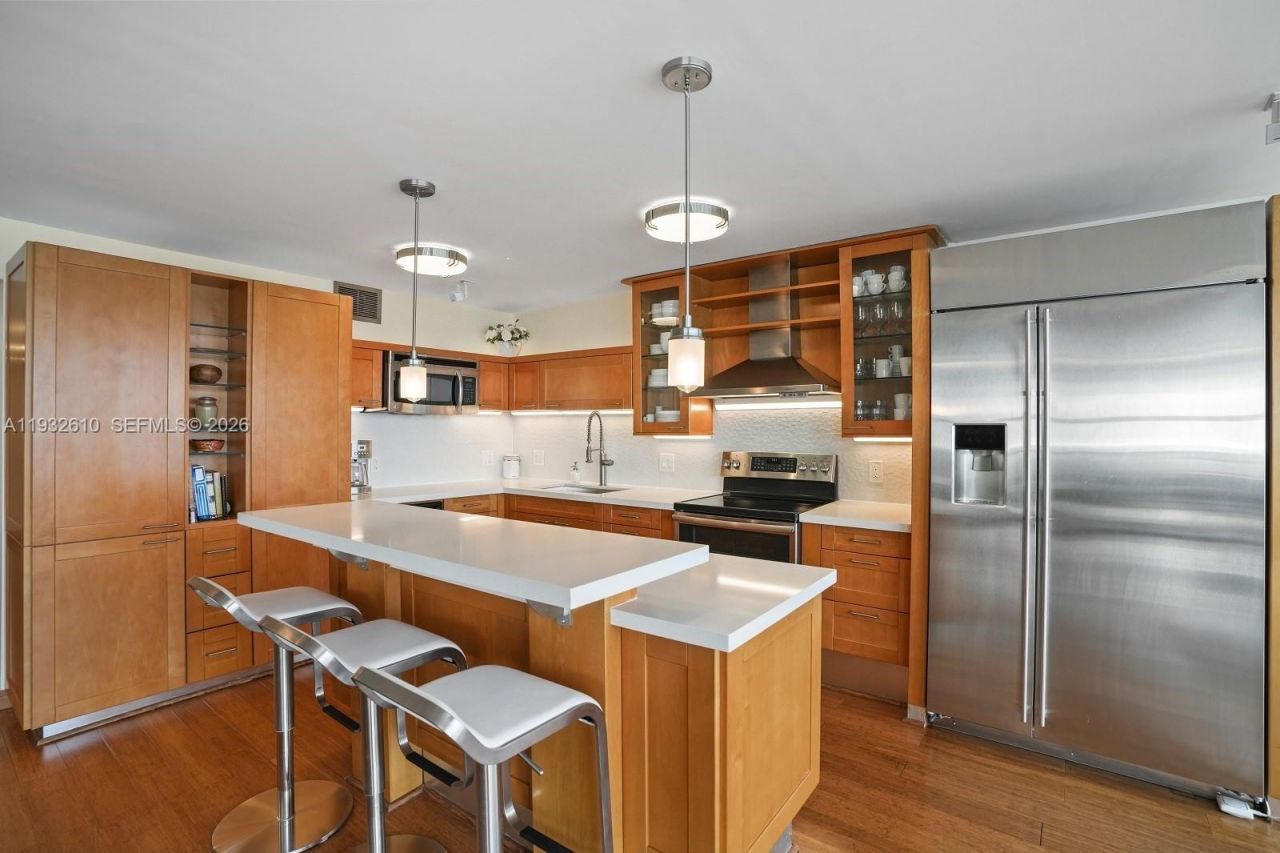 6423 Collins Ave, Unit 1005, Miami Beach, FL 33141 Photo
