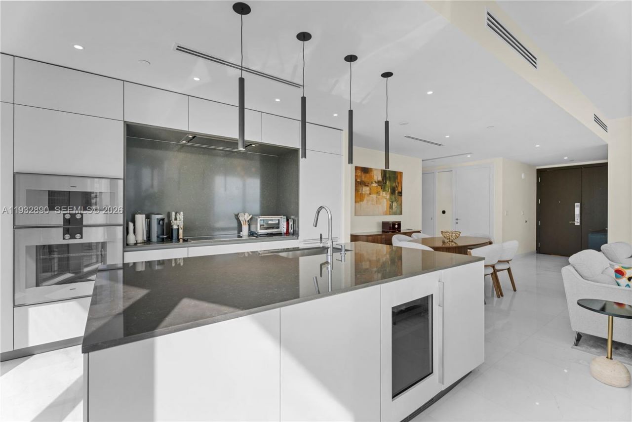 300 Biscayne Boulevard Way, Unit 4007W, Miami, FL 33131 Photo