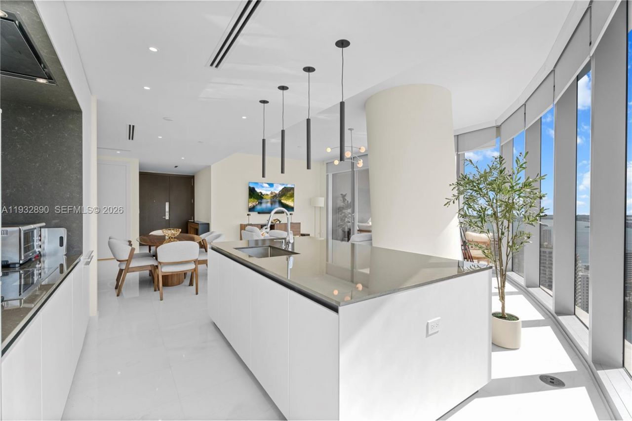 300 Biscayne Boulevard Way, Unit 4007W, Miami, FL 33131 Photo