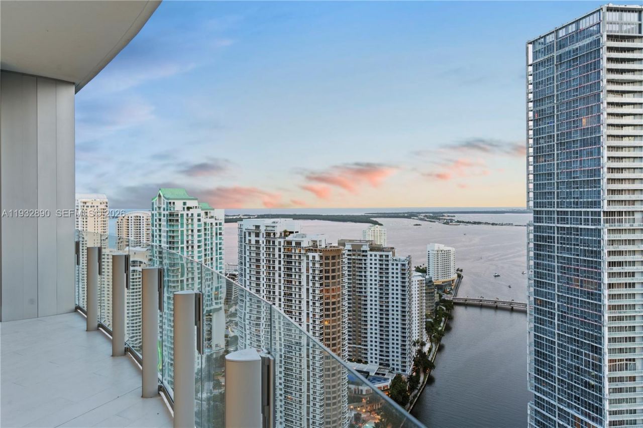 300 Biscayne Boulevard Way, Unit 4007W, Miami, FL 33131 Photo