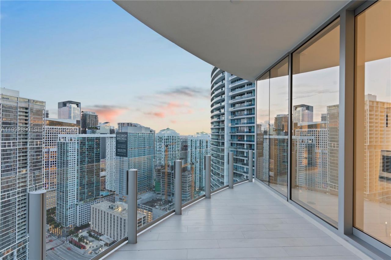 300 Biscayne Boulevard Way, Unit 4007W, Miami, FL 33131 Photo
