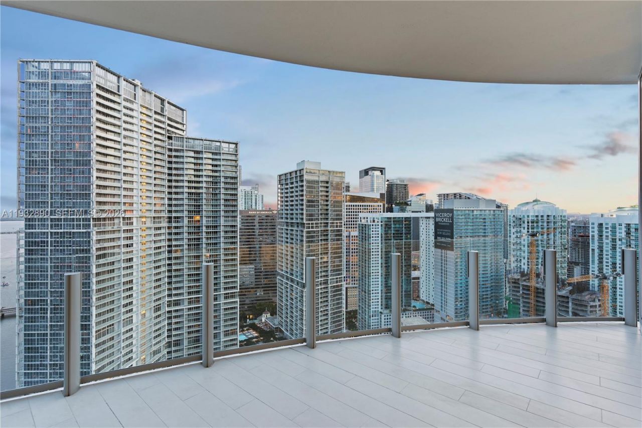 300 Biscayne Boulevard Way, Unit 4007W, Miami, FL 33131 Photo