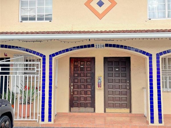 2220 W 74th St , Unit 201-16, Hialeah, FL 33016