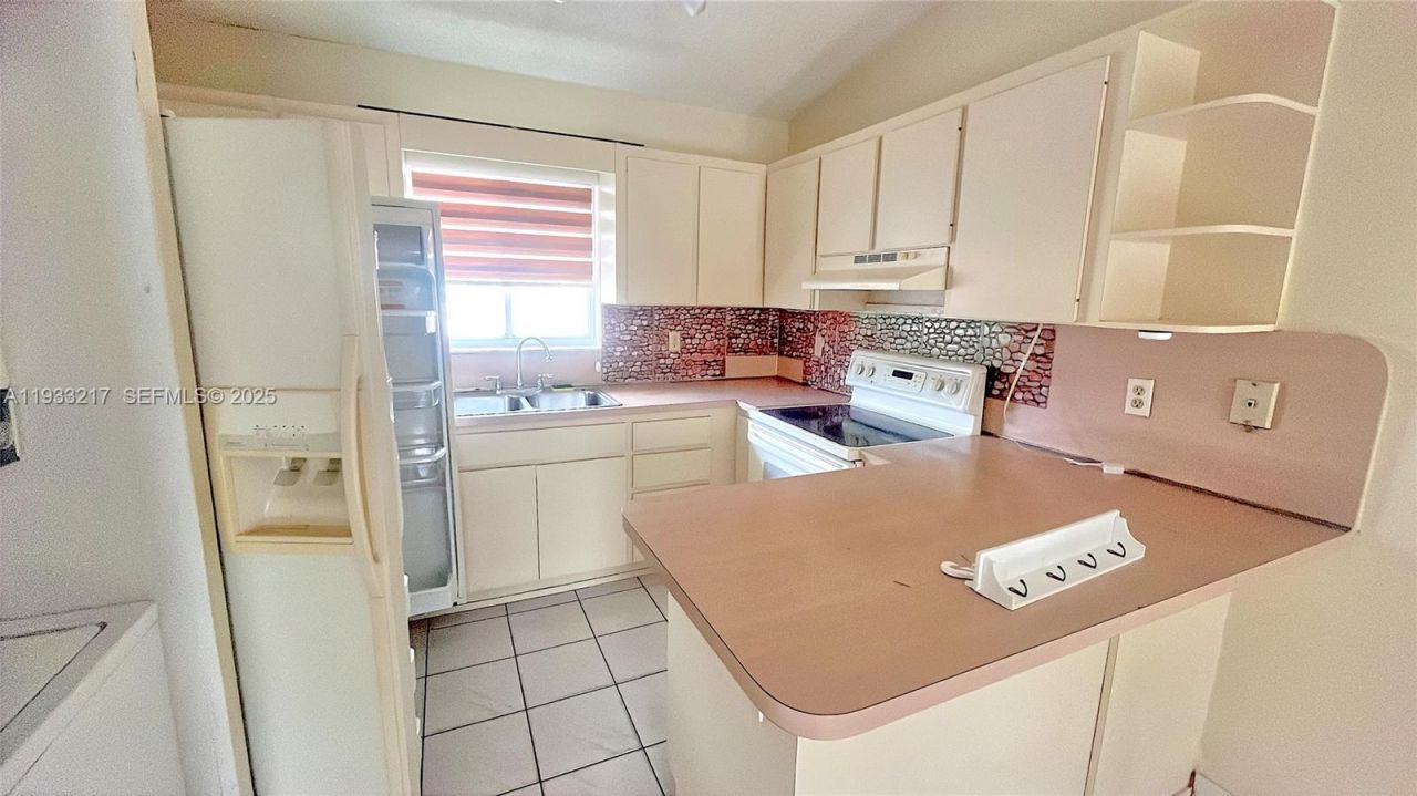 2220 W 74th St , Unit 201-16, Hialeah, FL 33016 Photo