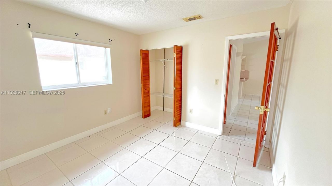 2220 W 74th St , Unit 201-16, Hialeah, FL 33016 Photo
