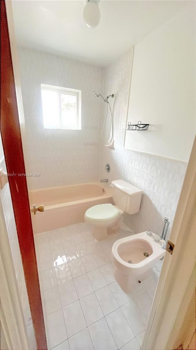 2220 W 74th St , Unit 201-16, Hialeah, FL 33016 Photo