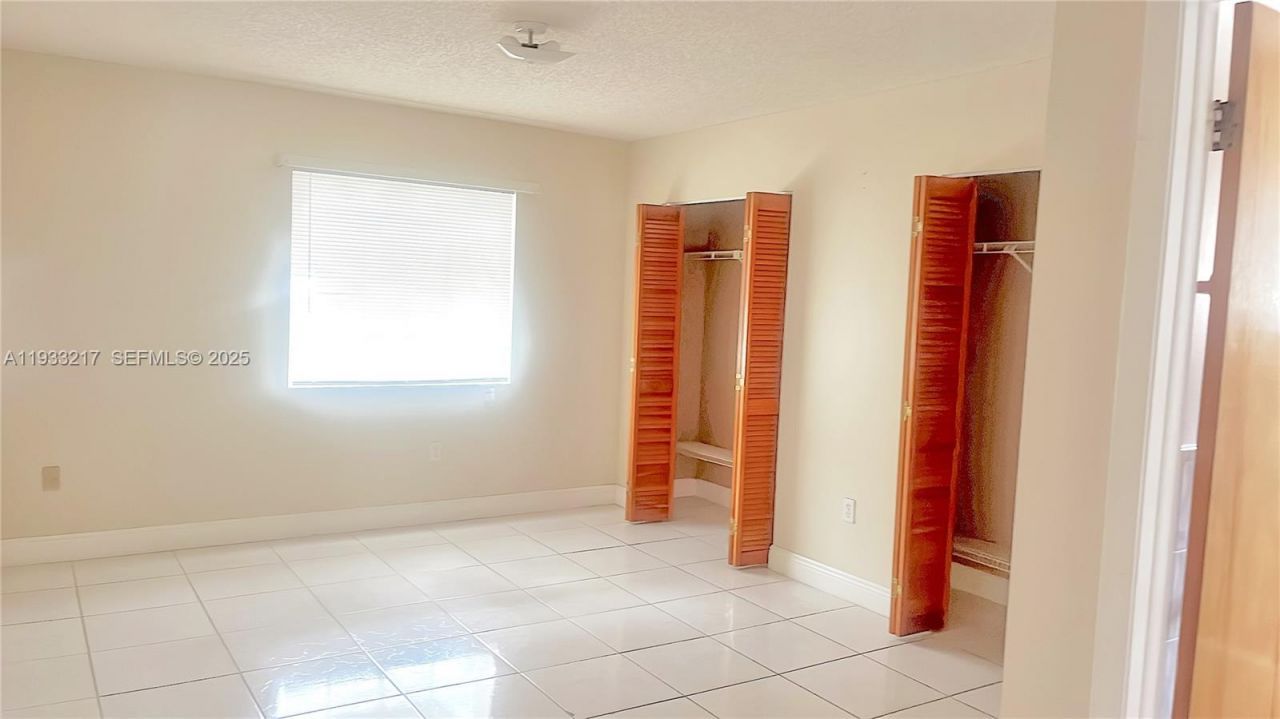 2220 W 74th St , Unit 201-16, Hialeah, FL 33016 Photo