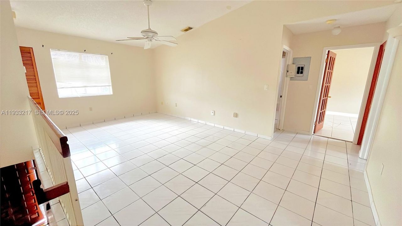 2220 W 74th St , Unit 201-16, Hialeah, FL 33016 Photo