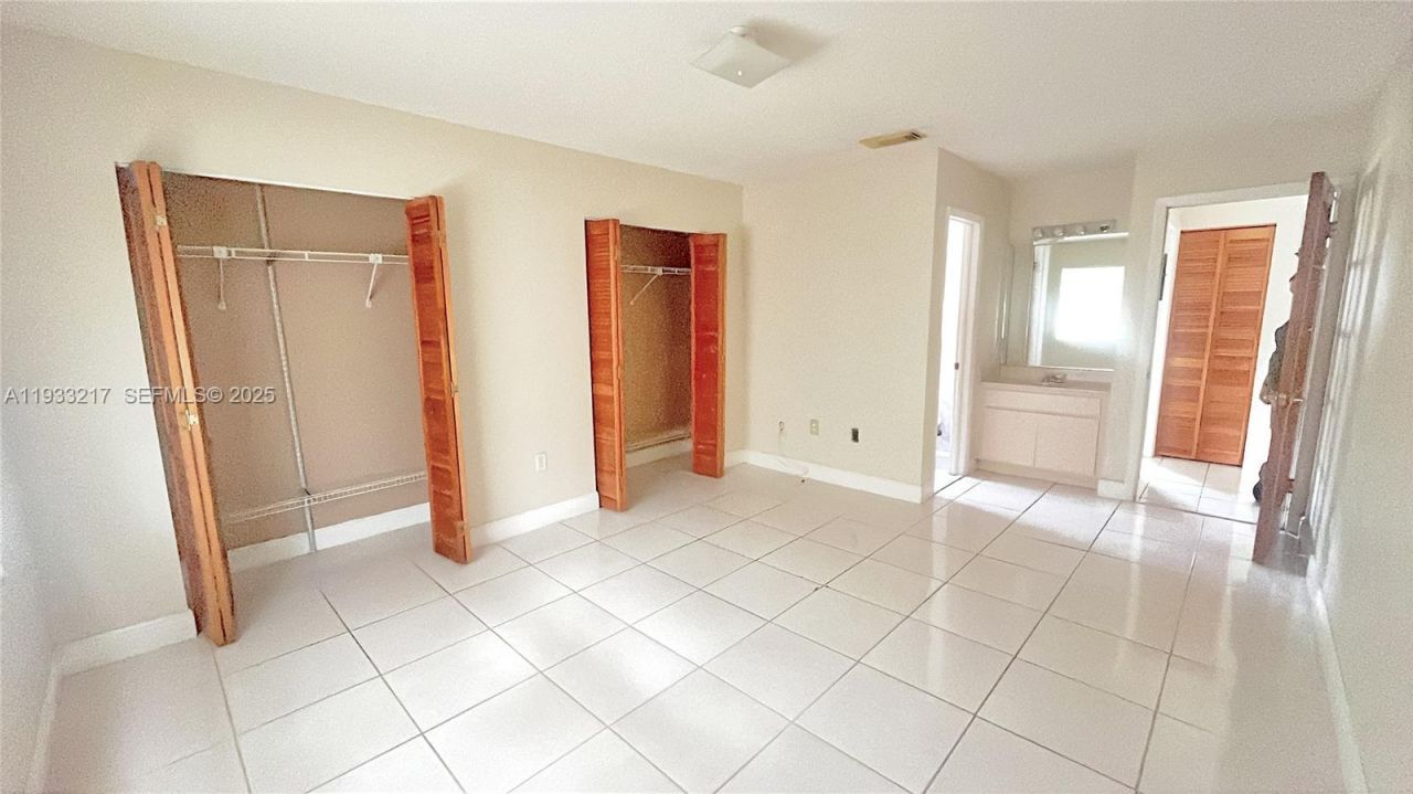 2220 W 74th St , Unit 201-16, Hialeah, FL 33016 Photo