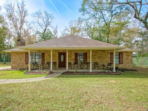 31833 Lawrence St, Denham Springs, LA 70726