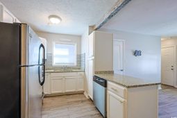 718 Juniper Dr. photo 4