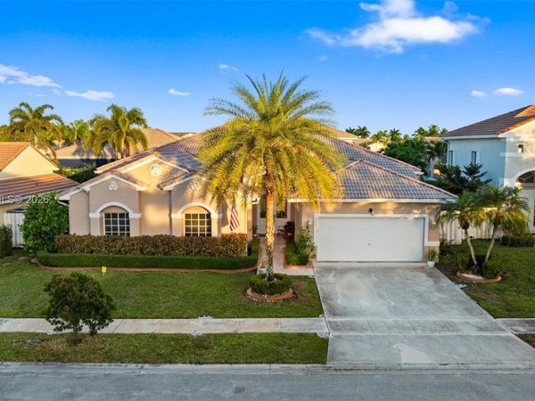 343 SW 187th Ter, Pembroke Pines, FL 33029