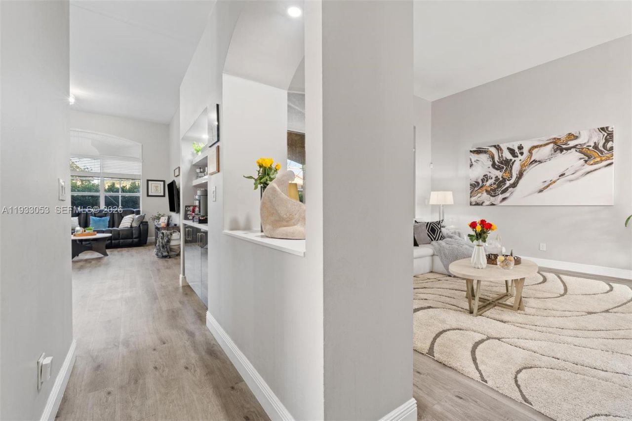 343 SW 187th Ter, Pembroke Pines, FL 33029 Photo