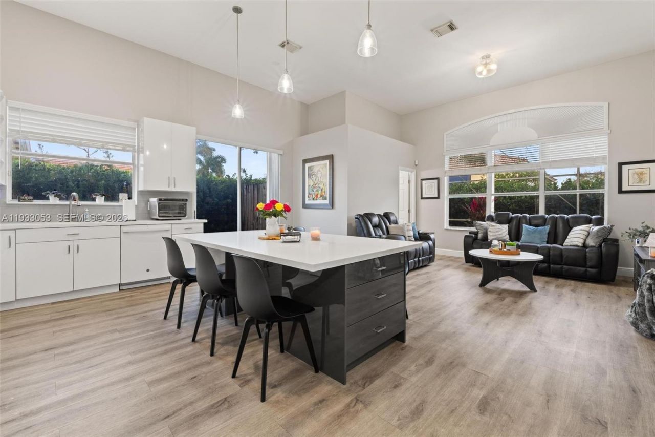 343 SW 187th Ter, Pembroke Pines, FL 33029 Photo