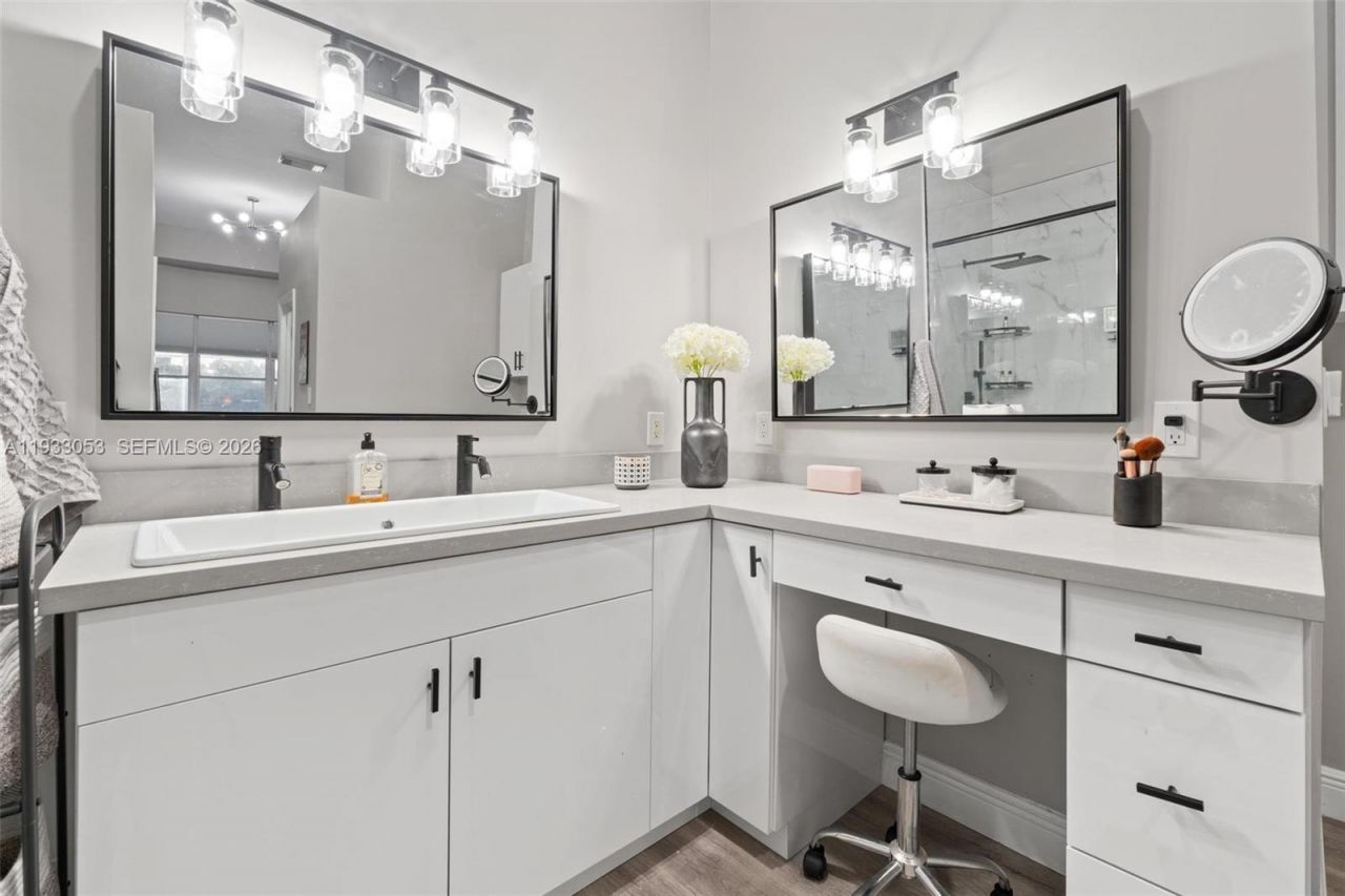 343 SW 187th Ter, Pembroke Pines, FL 33029 Photo