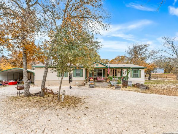 690 Cherry Ridge, Floresville, TX 78114
