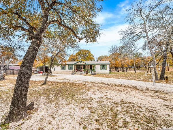 690 Cherry Ridge, Floresville, TX 78114