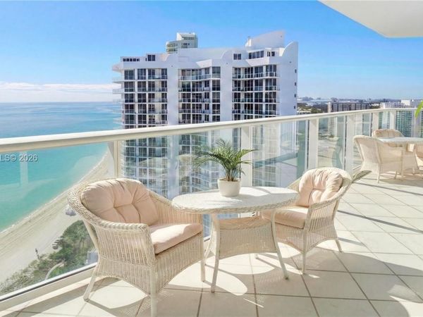 16445 Collins Ave, Unit 2722, Sunny Isles Beach, FL 33160