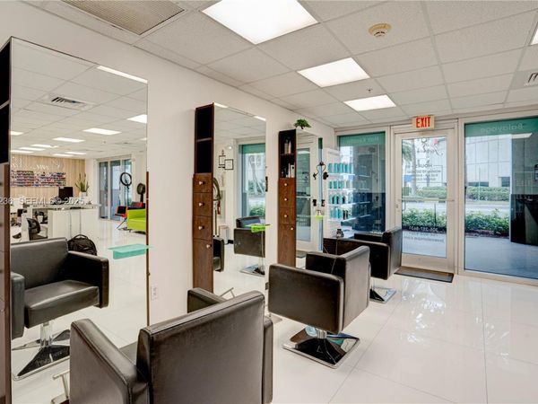 9025 S DADELAND BLVD, Miami, FL 33156