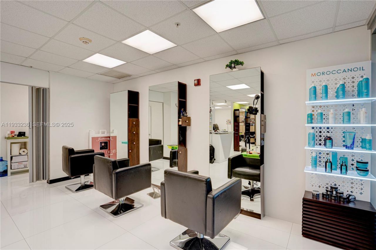 9025 S Dadeland Blvd, Miami, FL 33156 Photo