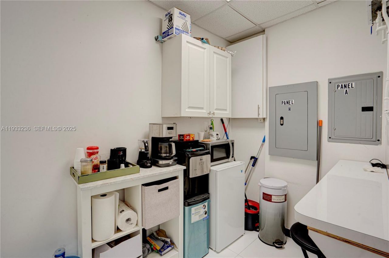 9025 S Dadeland Blvd, Miami, FL 33156 Photo